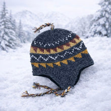 Lade das Bild in den Galerie-Viewer, "Gangapurna" | Ohrenklappen-Beanie: braun