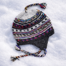 Lade das Bild in den Galerie-Viewer, "Chamlang" | Ohrenklappen-Beanie: rainbow