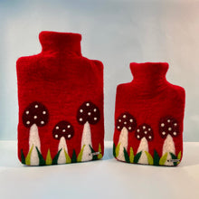 Lade das Bild in den Galerie-Viewer, "Fliegenpilzfamilie" | Wärmflaschenhülle