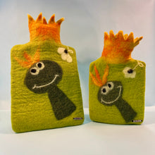 Lade das Bild in den Galerie-Viewer, "Froschkönig" | Wärmflaschenhülle