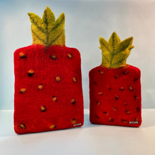 Lade das Bild in den Galerie-Viewer, "Strawberry" | Wärmflaschenhülle