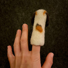 Lade das Bild in den Galerie-Viewer, Fingerpuppe I Hund
