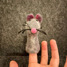 Lade das Bild in den Galerie-Viewer, Fingerpuppe I Maus