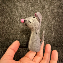 Lade das Bild in den Galerie-Viewer, Fingerpuppe I Maus