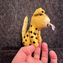 Lade das Bild in den Galerie-Viewer, Fingerpuppe I Leopard