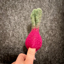 Lade das Bild in den Galerie-Viewer, Fingerpuppe-Gemüse I Radieschen