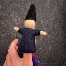 Lade das Bild in den Galerie-Viewer, Fingerpuppe I Zauberer
