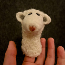 Lade das Bild in den Galerie-Viewer, Fingerpuppe I weißes Schaf