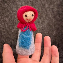 Lade das Bild in den Galerie-Viewer, Fingerpuppe I Rotkäppchen