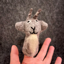 Lade das Bild in den Galerie-Viewer, Fingerpuppe I Ziegenbock