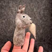 Lade das Bild in den Galerie-Viewer, Fingerpuppe I Ziegenbock