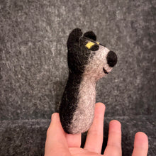Lade das Bild in den Galerie-Viewer, Fingerpuppe I Wolf
