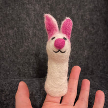 Lade das Bild in den Galerie-Viewer, Fingerpuppe I Hase