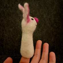 Lade das Bild in den Galerie-Viewer, Fingerpuppe I Hase