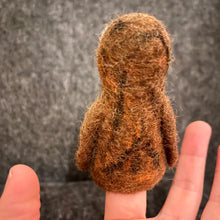 Lade das Bild in den Galerie-Viewer, Fingerpuppe I Eule