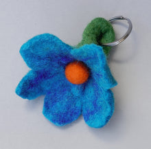 Lade das Bild in den Galerie-Viewer, Schlüsselanhänger: Blume - verschiedene Farben