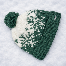 Lade das Bild in den Galerie-Viewer, "Gokyo" - Bommelmütze: grün