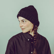 Lade das Bild in den Galerie-Viewer, "Manaslu" | Merino Beanie: schwarz