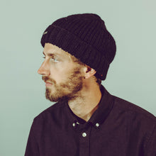Lade das Bild in den Galerie-Viewer, "Manaslu" | Merino Beanie: schwarz