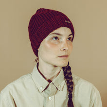 Lade das Bild in den Galerie-Viewer, "Manaslu" | Merino Beanie: weinrot