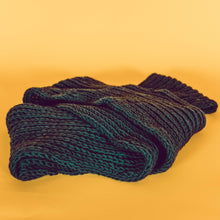Lade das Bild in den Galerie-Viewer, "Makalu" | Merino Loop: petrol