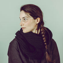 Lade das Bild in den Galerie-Viewer, "Makalu" | Merino Loop: schwarz