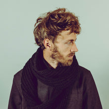 Lade das Bild in den Galerie-Viewer, "Makalu" | Merino Loop: schwarz