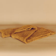 Lade das Bild in den Galerie-Viewer, "Makalu" | Merino Loop: senfgelb