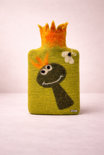 Lade das Bild in den Galerie-Viewer, "Froschkönig" | Wärmflaschenhülle
