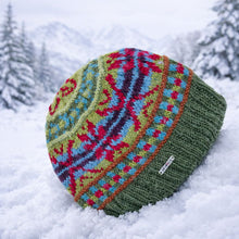 Lade das Bild in den Galerie-Viewer, "Jomsom" | Beanie: oliv-rot-blau
