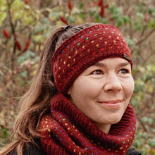 Lade das Bild in den Galerie-Viewer, Loop-Schal I Weinrot mit Regenbogen -Tick-Ticks
