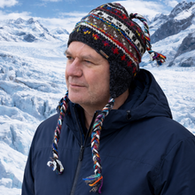 Lade das Bild in den Galerie-Viewer, "Chamlang" | Ohrenklappen-Beanie: rainbow
