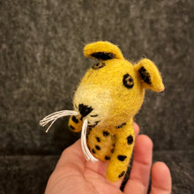 Lade das Bild in den Galerie-Viewer, Fingerpuppe I Leopard
