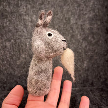 Lade das Bild in den Galerie-Viewer, Fingerpuppe I Ziegenbock
