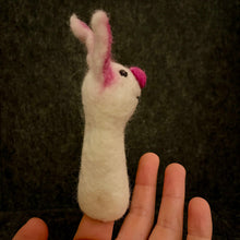 Lade das Bild in den Galerie-Viewer, Fingerpuppe I Hase
