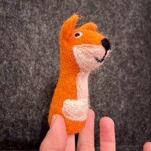 Lade das Bild in den Galerie-Viewer, Fingerpuppe I Fuchs
