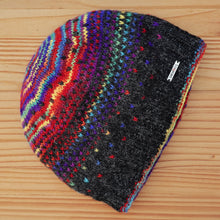 Lade das Bild in den Galerie-Viewer, "Narayani" | Beanie: rainbow-anthrazit
