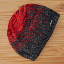 Lade das Bild in den Galerie-Viewer, "Narayani" | Beanie: rot-anthrazit
