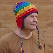 Lade das Bild in den Galerie-Viewer, &quot;Rainbow&quot; | Ohrenklappen-Beanie
