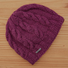 Lade das Bild in den Galerie-Viewer, "Phewa" - Beanie: Fuchsia
