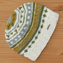 Lade das Bild in den Galerie-Viewer, "Saipal" | Beanie: weiss-oliv-senf
