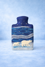 Lade das Bild in den Galerie-Viewer, „Eisbären" | Wärmflaschenhülle
